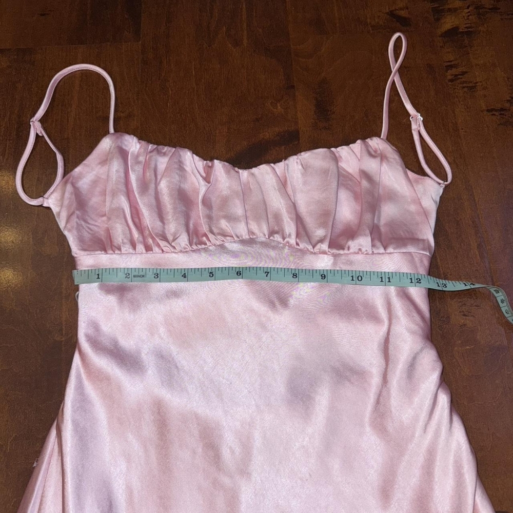 Elegant Pink Satin Gown - Picture 4 of 5